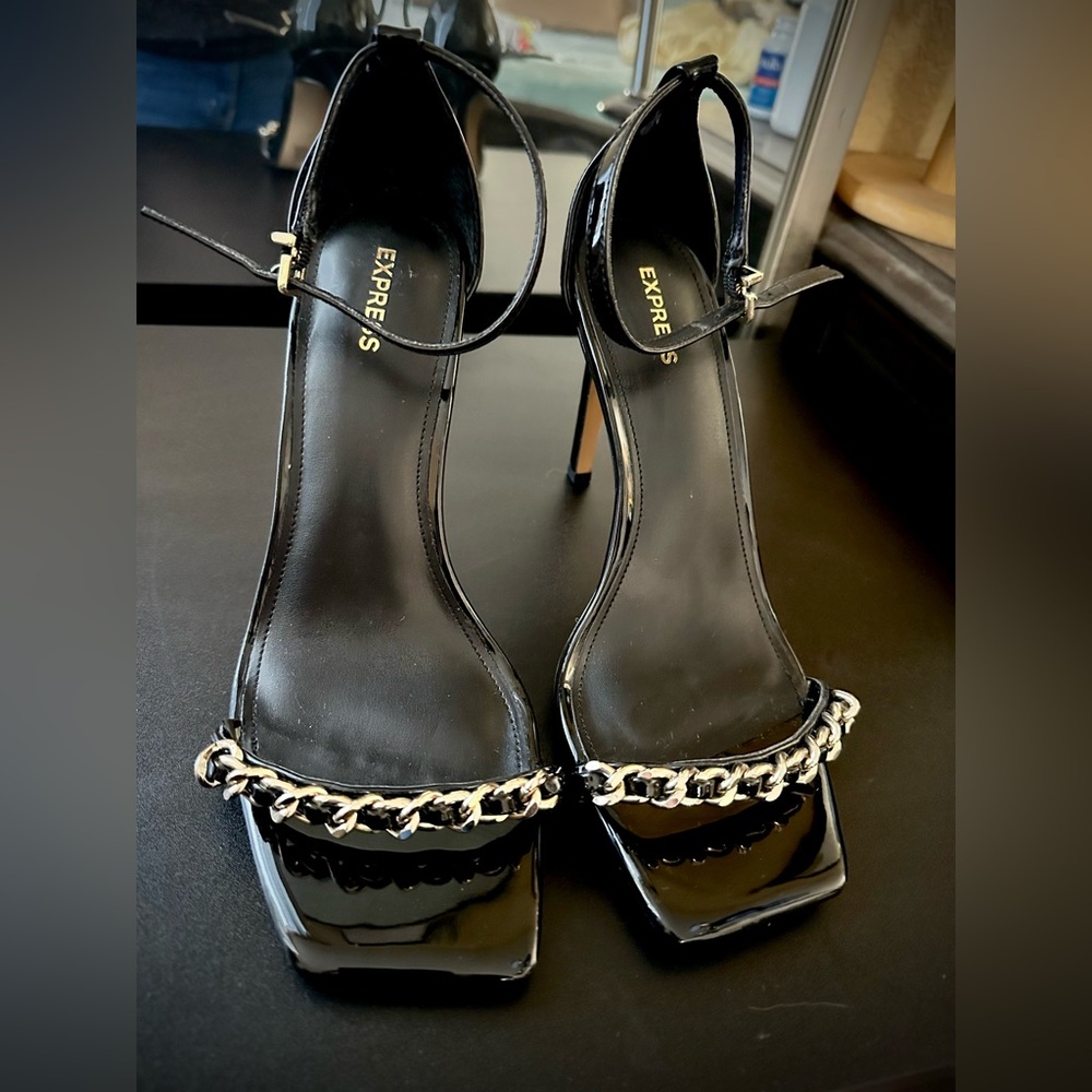 Sexy New Express Glossy Black Stiletto High Heels with Gold Chain Accent - Picture 7 of 8